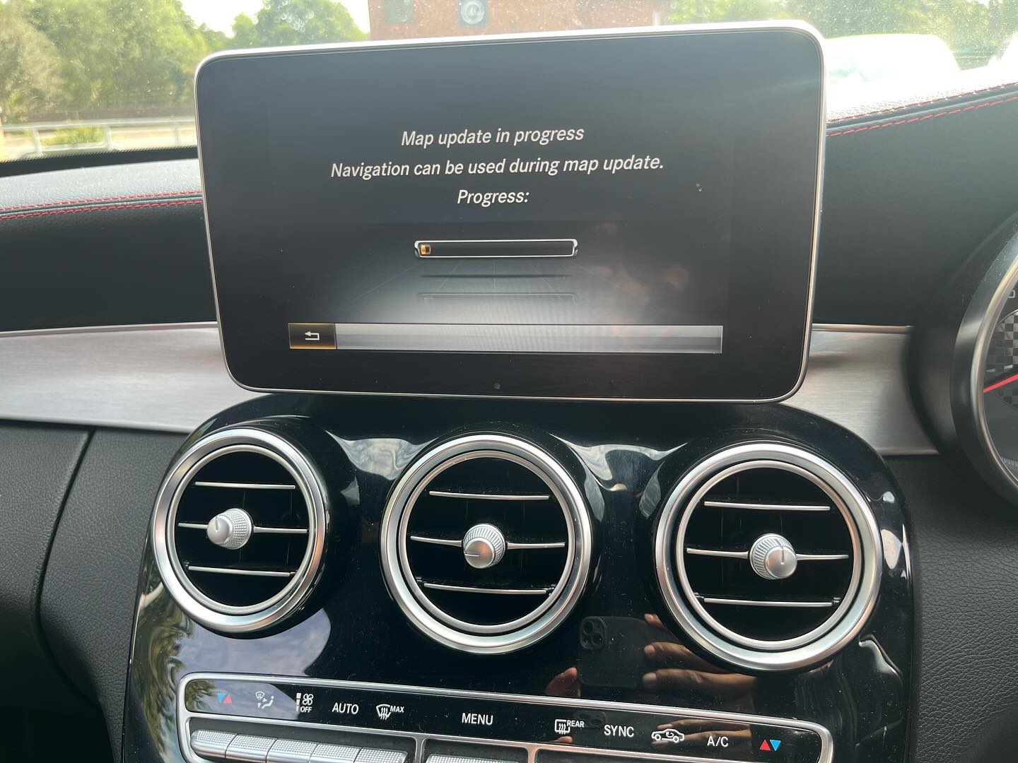 Manage the full service history of the vehicle